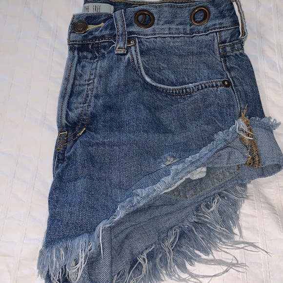 FREE PEOPLE denim shorts - Picture 6 of 6